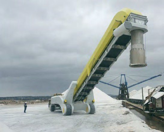 Transportador móvil de carga de buques para nitrato sólido en un puerto